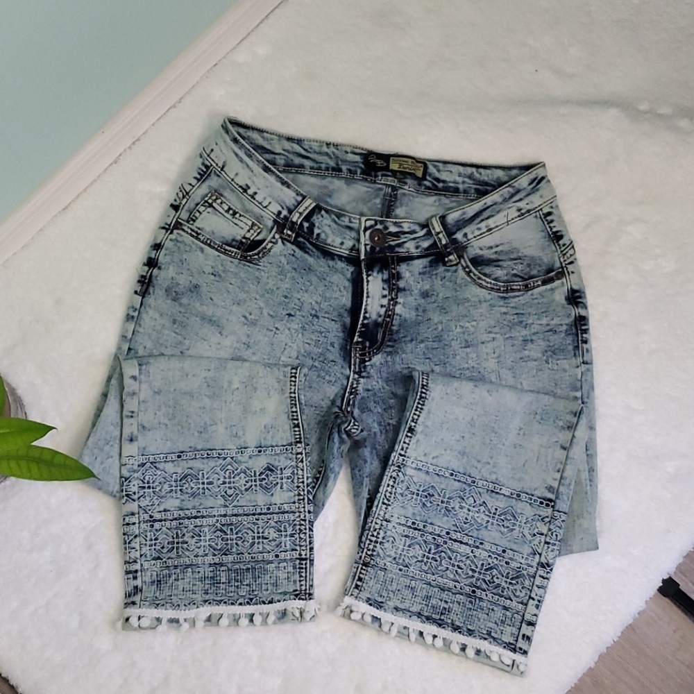 Capri jeans 👖 with amazing details